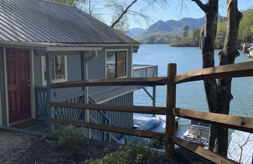 Sunset Cove Cabin | Papa Bobs Lakefront Cabin - Mountain & Sunset view-Kayaks