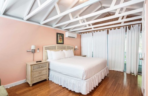 Old Town Apartment | Papa's Hideaway #2 - The Sun Also Rises