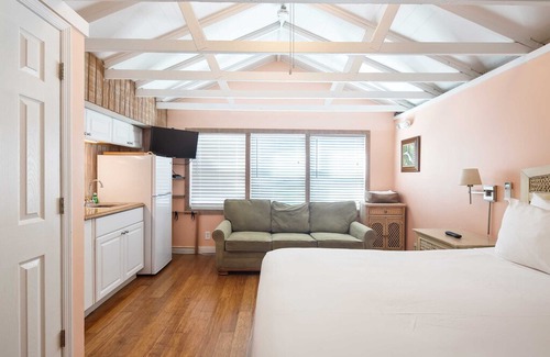 Old Town Apartment | Papa's Hideaway #2 - The Sun Also Rises
