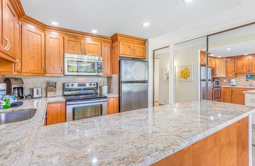 Honokowai Condo | Papakea H107 1 bedroom, 1 bath OceanView 1 Condo by RedAwning