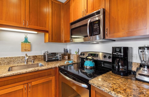 Honokowai Condo | Papakea J405: Luxurious Ocean View Penthouse, 2 Min Walk to Beach, Many Updates!