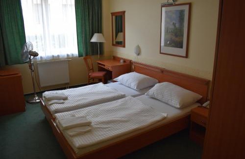 Hegyeshalom Bed & Breakfast | Paprika Panzió