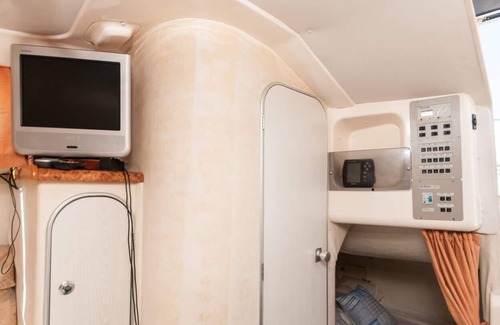 La Vila Olimpica del Poblenou Boat Rental | (Paque boat) Beautifull boat to sleep (Paque). Center.