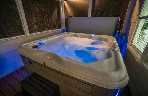 Helen House | Par-Tee Haus I- Game Room & Hot Tub-Walk to Helen