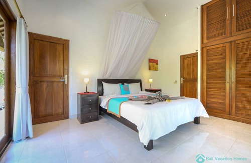 Banjartegehe Villa | Paradise at the sea, free breakfast, canoes, bicycles!