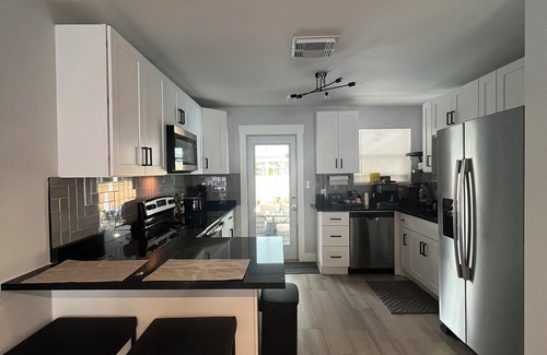 Flamingo Parks House | Paradise Awaits - Your Luxurious Getaway in West Palm Beach