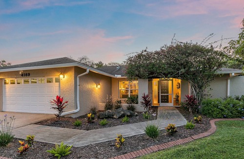 Pinecraft House | Paradise Awaits in Sunny Sarasota: 4BR, Pool, Lanai, TV: Gulfside Getaway