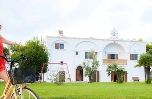 Casarano Villa | Paradise begins in front of a Salento beach.