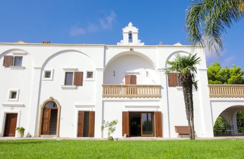 Casarano Villa | Paradise begins in front of a Salento beach.