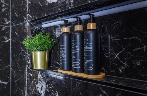 Leeds City Center Apartment | Paradise Boutique Deluxe - Leeds City Center - Steps to Ivy Asia
