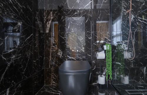 Leeds City Center Apartment | Paradise Boutique Deluxe - Leeds City Center - Steps to Ivy Asia
