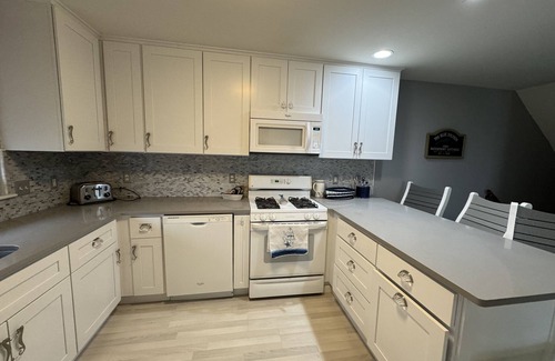 Wildwood Crest House | Paradise by the OceannSteps to best beach.Ocean Front pool. Private garage.