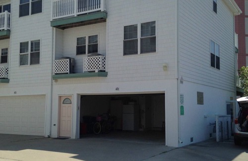 Wildwood Crest House | Paradise by the OceannSteps to best beach.Ocean Front pool. Private garage.