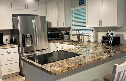 Marathon House | Paradise charming 2-bedroom house with AC, WiFi in delightful Marathon