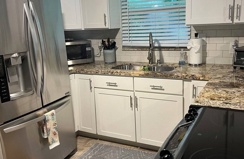 Marathon House | Paradise charming 2-bedroom house with AC, WiFi in delightful Marathon