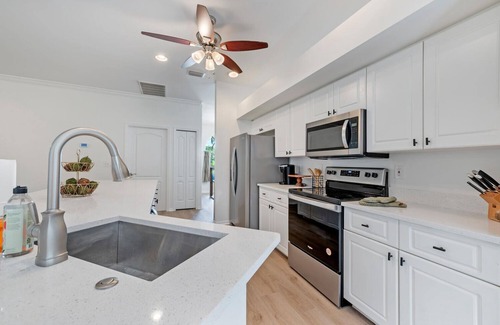 Central Naples House | Paradise Escape Luxury Pool w/Game Room Close to All! Minutes to Beach n