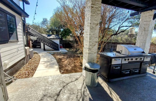 San Antonio Apartment | Paradise Escape w/ Pool | Grill | Firepit