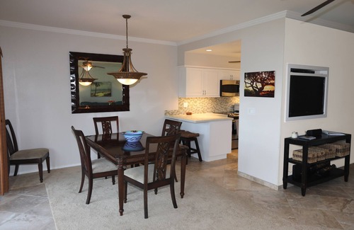 Wailua Condo | Paradise found-Ocean Front 2 Bdr-Bath-Lanais—Primary bedroom faces ocean FULL AC