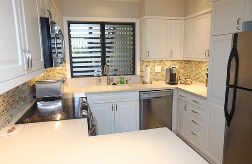 Wailua Condo | Paradise found-Ocean Front 2 Bdr-Bath-Lanais—Primary bedroom faces ocean FULL AC