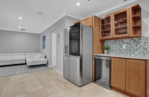 Emerald Hills House | Paradise Garden Retreat near Hard Rock + Heated Pool + BBQ