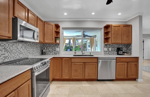 Emerald Hills House | Paradise Garden Retreat near Hard Rock + Heated Pool + BBQ