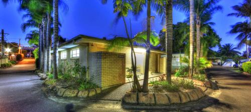 Carey Bay Hotel | Paradise Palms Caravan Park