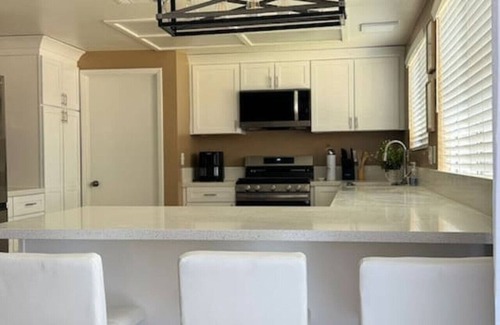 Spring Valley House | Paradise Retreat: 8 Beds, Pool Table, BBQ!