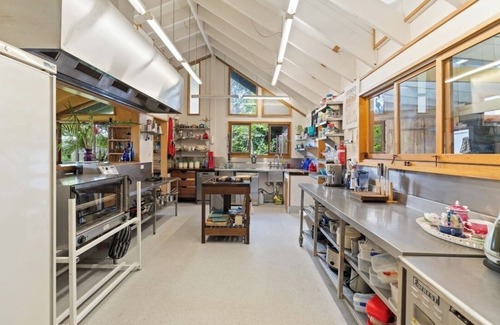 Dangar Island House | PARADISO on Dangar island. Peak of the Hill. Resort treetop style vibes