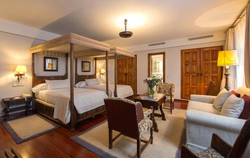 Santiago de Compostela Historic Centre Hotel | Parador de Santiago - Hostal Reis Catolicos