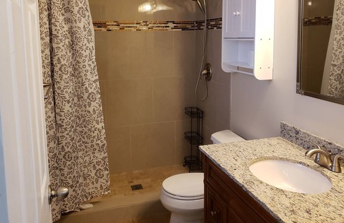 West Jordan House | PARDON OUR DUST DISCOUNT Entire spacious house 5 bedrooms, 3 baths, 2 kitchens