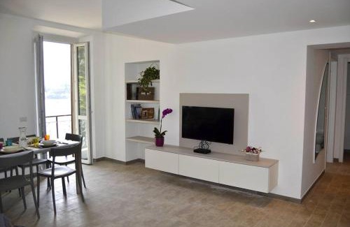 Valmadrera Apartment | PARE BAY - Como Lake Holiday Apartment - Amazing Lake View