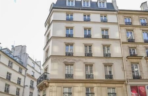 Gaillon Apartment | Paris, Opéra 6.une Balade Romantique