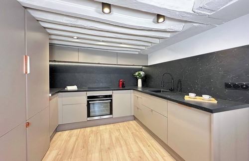 Quartier de la Porte-Saint-Denis Apartment | Parisian Chic: Elevator Apartment near Bourse