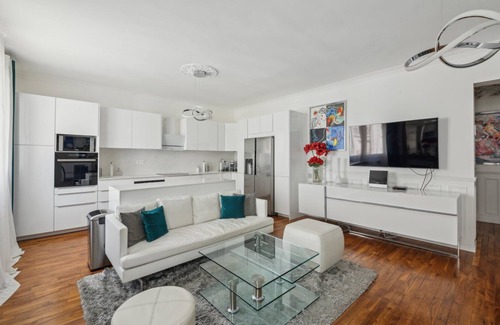 17th Arrondissement Apartment | Parisian elegance near the Champs-Élysées