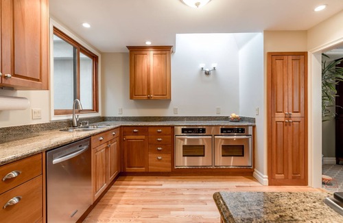 Pacific Heights Condo | Parisian Living in Pacific Heights, Newly Renovated with Classic Charms