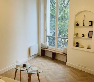 Quartier du Mail Apartment | Parisian Mona Lisa Studio - Heart of Paris