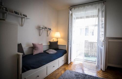 Ujlipotvaros Apartment | Parisian Soul In The Heart Of Budapest