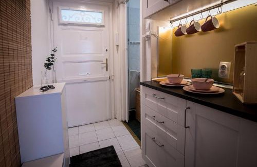 Ujlipotvaros Apartment | Parisian Soul In The Heart Of Budapest