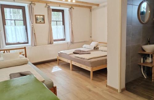 Homokmegy House | Parittyaház