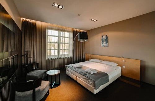 Velyka Omeliana Hotel | Park Hotel Switzerland