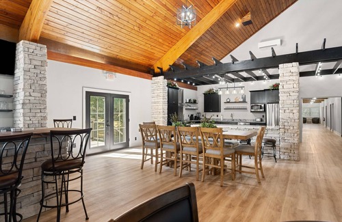 Jeffersonville Cabin | Park Place Lodge - Stay Play Celebrate - Sleeps 34
