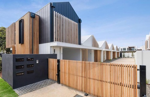 Ocean Grove House | Park Place Luxe - Stylish & Central Apartment