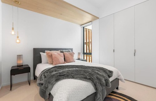 Ocean Grove House | Park Place Luxe - Stylish & Central Apartment