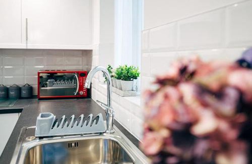 Liverpool Apartment | Park & Relax in 1bd Central Liverpool home