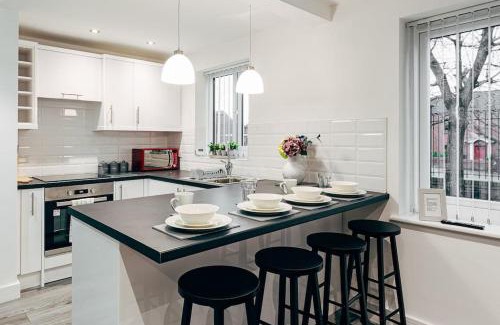Liverpool Apartment | Park & Relax in 1bd Central Liverpool home
