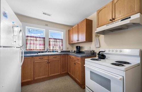 Candler Cottage | Parker is a charming 2 bedroom cottage 15 minutes from downtown Asheville.