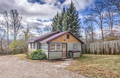 Candler Cottage | Parker is a charming 2 bedroom cottage 15 minutes from downtown Asheville.