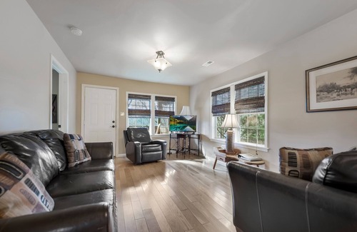 Candler Cottage | Parker is a charming 2 bedroom cottage 15 minutes from downtown Asheville.