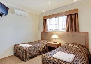 Parkes Hotel | Parkes International