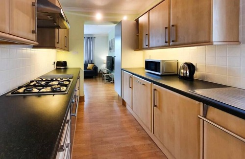 Rosyth Apartment | Parkgate Apartment - Near M90 Amazon Edinburgh